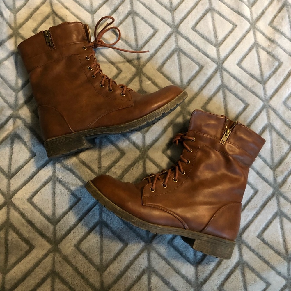 BROWN COMBAT BOOTS